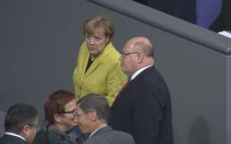 Bundeskanzlerin Merkel im Gespräch mit Kanzleramtsminister Peter Altmaier, Quelle: Dennis Plagge